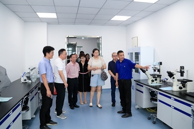 農(nóng)業(yè)農(nóng)村部人力資源開(kāi)發(fā)中心處長(zhǎng)何兵存一行來(lái)校調(diào)研(圖)