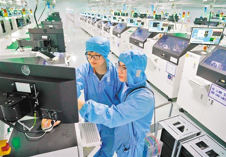 沿著總書記的足跡逐光前行——南昌LED產業(yè)發(fā)展掠影